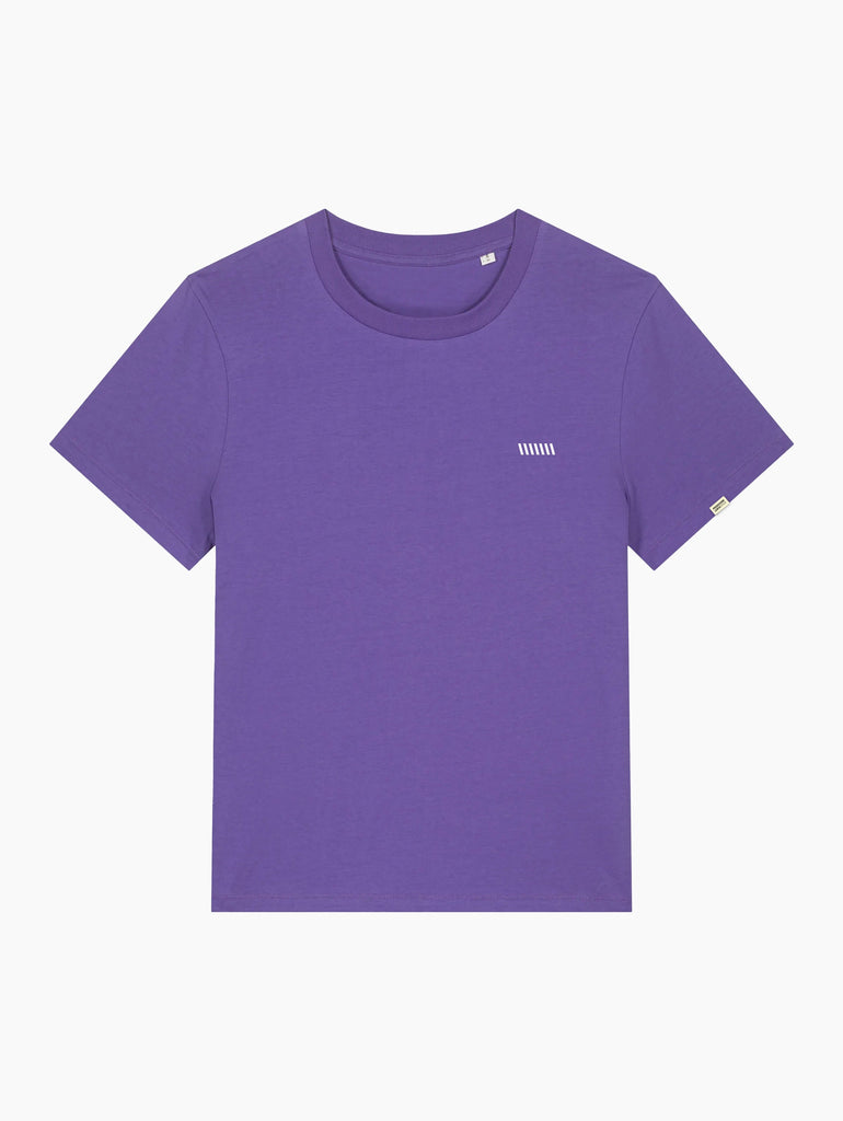 La t-shirt femminile comoda di Produzione Lenta
